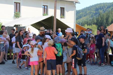 Oratorij Šmartno v Tuhinju 200 pohodnikov na poti (29)